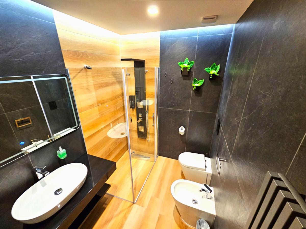 Trilogy Prestige - Central Premium Suites 莱切 外观 照片